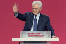 Lionel Jospin, à la tribune du Palais des Sports de Limoges le 14 mars 2002