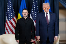Le président ukrainien Volodymyr Zelensky et le président américain Donald Trump lors de leur rencontre en marge de la réunion annuelle du Forum économique mondial à Davos, le 22 janvier 2026.