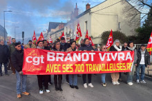 Un rassemblement en soutien aux 700 employés de Brandt à Saint Jean de la Ruelle, le 24 janvier 2026