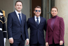 Emmanuel Macron accueille le Premier ministre du Groenland, Jens-Frederik Nielsen et la Première ministre danoise, Mette Frederiksen