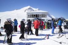 Des skieurs en haut des pistes à Tignes (Savoie), en 2018.
