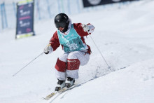Perrine Laffont lors la finale du ski de bosses lors des Championnats du monde à Saint-Moritz, le 19 mars 2025.