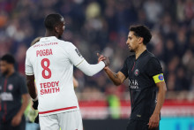 Paul Pogba et Marquinhos lors de la victoire de Monaco contre le PSG en Ligue 1, le 29 novembre 2025 à Louis-II.