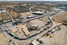 Vue aérienne du convoi humanitaire, du côté palestinien du poste-frontère de Rafah