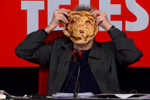 Quand Laurent Ruquier fait "Rouroute" avec sa crêpe de la Chandeleur