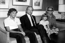 Claus Von Bülow, sa femme Martha, son fils Alexander et sa fille Cosima  en 1973