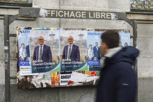 Quelques affiches pour les élections municipales à Saumur (Maine-et-Loire), photographiées en janvier 2026.