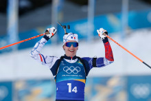 Julia Simon à l'arrivée du relais mixte des JO de Milan-Cortina