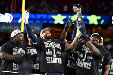 Les joueurs des Seattle Seahawks célèbrent leur victoire lors du Super Bowl à Santa Clara, en Californie aux États-Unis le 8 février 2026.