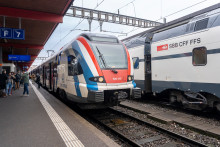 Un train suisse stationné à la gare de Genève le 18 janvier 2024