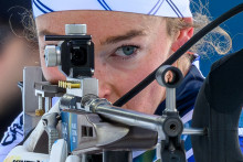 La biathlète française Lou Jeanmonnot lors du relais mixte en or des Jeux de Milan-Cortina, le 8 février 2026 à Anterselva.