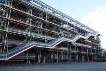 Illustration de la façade du Centre Pompidou lors de sa fermeture pour rénovations jusqu'en 2030 a Paris en France le 17 novembre 2025.