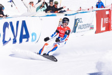 Le snowboardeur français Jonas Chollet lors de la manche de Coupe du monde à Cervinia, le 13 décembre 2025.