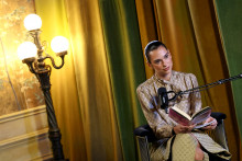 La chanteuse Dua Lipa lors de son Service95 Book Club le 9 décembre 2025 à New York