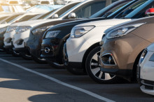 Des voitures garées sur un parking. (Illustration)