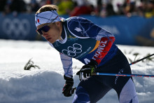 Le Français Victor Lovera durant le relais masculin de ski de fond 4x7,5 km lors des Jeux olympiques d’hiver Milano-Cortina 2026, au Tesero Cross-Country Skiing Stadium à Lago di Tesero, en Italie.