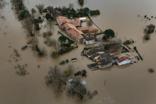 Une vue aérienne de Tonneins (Lot-et-Garonne), commune ravagée par les crues, ce 13 février 2026.