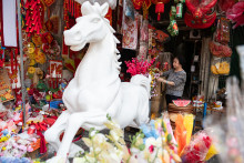 Décorations pour le Nouvel An lunaire sous le signe du Cheval de feu, le 16 février 2026