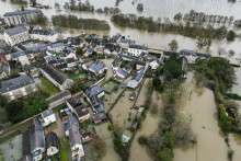 Vue aérienne de Cheffes dans le département de Maine-et-Loire, en alerte rouge crue.
