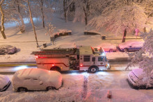 Des chutes de neige à Jersey City, près de New York, dans le New Jersey, le 22 février 2026.