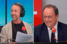 François Hollande face à Philippe Caverivière lors de sa chronique du 23 février 2026.