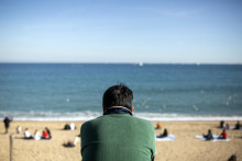 Un homme sur une plage en Espagne, ce dimanche 22 février 2026.