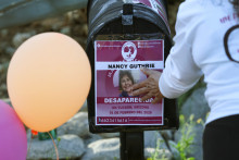 Un avis de recherche après la disparition de Nancy Guthrie, le 24 février 2026 à Tucson, en Arizona (États-Unis).