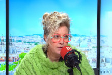 Au micro de RTL, Katia revient sur son voyage catastrophe lors duquel son mari Lionel a fait un infarctus dans un avion en direction de La Réunion.