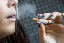 Les adolescents consomment toujours moins de substances psychoactives en France, selon une étude.