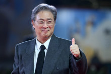 Le réalisateur et producteur sud-coréen Park Chan-Wook assiste au tapis rouge du film "No Other Choice" présenté en compétition au 82e Festival international du film de Venise, le 29 août 2025.