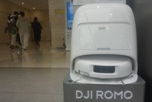 Un modèle d'aspirateur intelligent de la série "Romo", commercialisé par l'entreprise chinoise DJI.