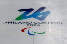 l'intérieur de la patinoire de curling en fauteuil roulant avant les Jeux paralympiques d'hiver, le 2 mars 2026 à Cortina d'Ampezzo, en Italie.