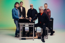 Indochine sort son 14e album studio "Babel Babel"