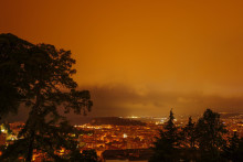 Du sable du Sahara teinte le ciel de Nice, le 1er juillet 2024.