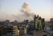 Une frappe israélo-américaine a touché le centre de Téhéran mardi 3 mars 2026