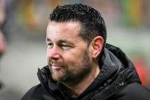 L'entraîneur de Lens, Pierre Sage, lors de la victoire contre le PFC en championnat, le 14 février 2026 à Jean-Bouin.