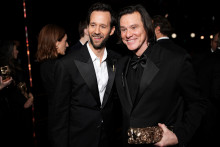 Benjamin Lavernhe et Jim Carrey posent lors de la 51e cérémonie des César à l'Olympia, le 26 février 2026 à Paris, en France.