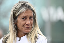 Mounia, la mère de Nahel, l'adolescent de 17 ans abattu d'une balle dans la poitrine par un policier à bout portant en 2023, lors d'un hommage à son fils à Nanterre, le 29 juin 2024.