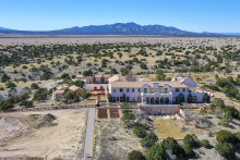Une vue aérienne du ranch Zorro de Jeffrey Epstein, situé à l'extérieur de Santa Fe, au Nouveau-Mexique, prise le 8 mars 2026.