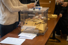 Une urne lors du premier tour des élections municipales, le 19 mars 2026 (illustration).