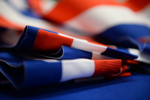 Des écharpes tricolores, dans l'usine Varinard, le 19 février 2014. (archives)