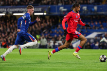 Cole Palmer et Bradley Barcola lors du match de la Ligue des champions entre Chelsea et le PSG le 17 mars 2026