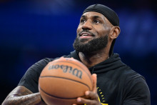 LeBron James avant le match entre les Los Angeles Lakers et le Magic d'Orlando, le 21 mars 2026.