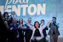 La députée RN Alexandra Masson, candidate aux élections municipales à Menton (Alpes-Maritimes), lors d'un meeting de campagne le 6 mars 2026.