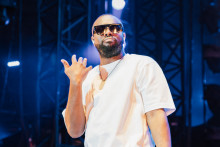 Gims sur la scène des arènes de Nîmes, le 22 juillet 2025.