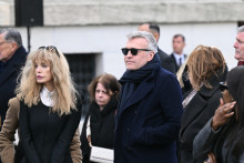 Arielle Dombasle et Laurent Ruquier aux obsèques d'Isabelle Mergault à Paris le 30 mars 2026