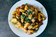 Pommes de terre au beurre d’herbes (illustration)