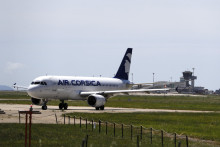 Un Airbus A320-214 d'Air Corsica à l'aéroport Napoléon-Bonaparte d'Ajaccio, le 27 avril 2023.