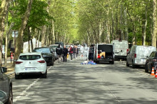 Les enquêteurs sur la scène de crime à Neuilly-sur-Seine après l'assassinat d'Eric Robic