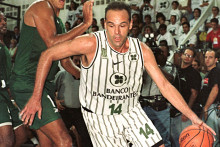 Image d'archive d'Oscar Schmidt